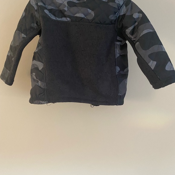 Oshkosh B’gosh sweater 2T - Picture 7 of 9